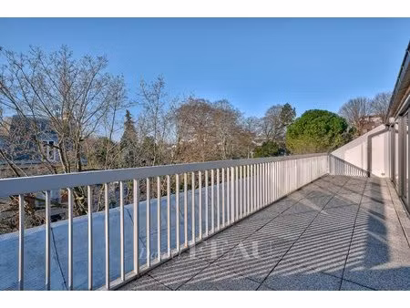 saint-cloud - montretout - duplex  4 chambres - terrasse de 30 m².