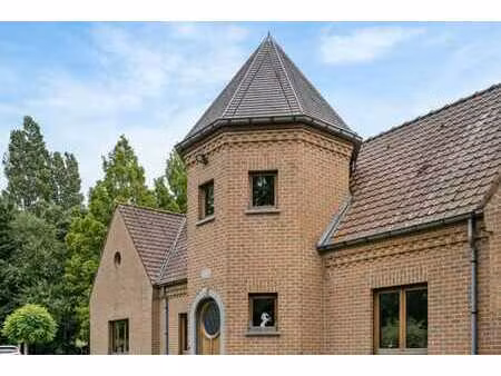 villa spacieuse sur 5300 m2 avec abri de jardin