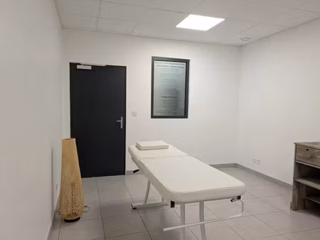 location locaux professionnels 15 m² à bourgoin-jallieu (38300)  416 €