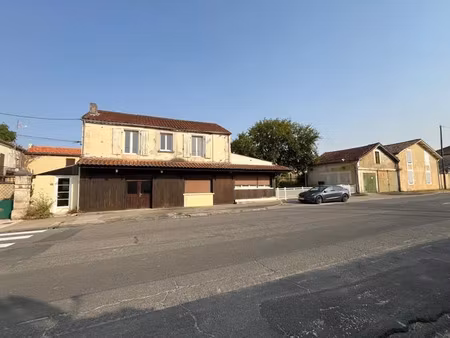 vente immeuble à champniers (16430)  184 212 €