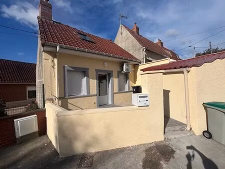 maison rénovée de 27 m²  1 chambre avec cour à blendecques