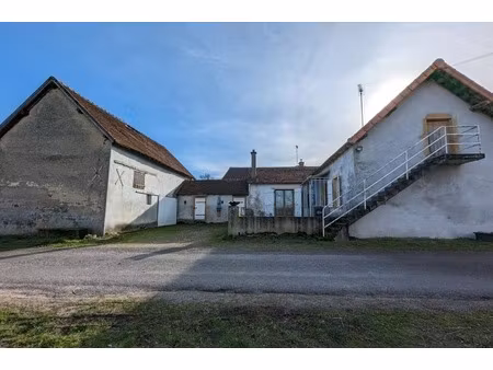 à vendre porche de digoin  maison à rénover avec dépendances / terrain 965m²