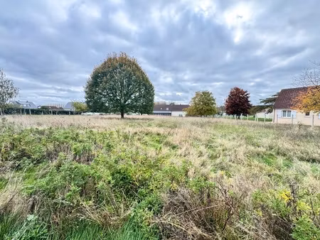 terrain de plus de 2 000 m² à aubigné-racan