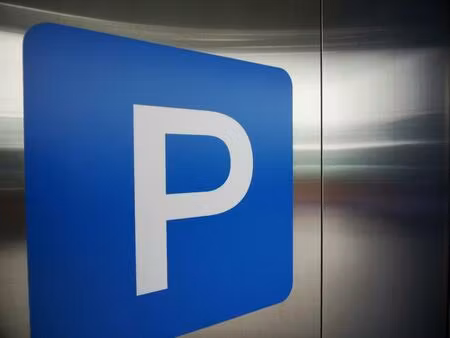 parking simple à st laurent du var