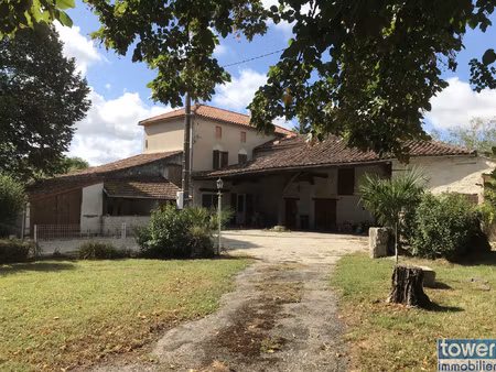 superbe corps de ferme sur 1 hectare avec gite indépendant à rénover  séchoir à tabac et n