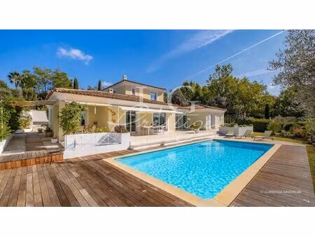 villa avec piscine et vue dégagée - cadre paisible à 15 min de fréjus