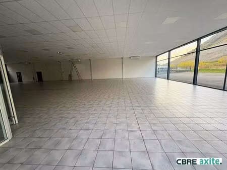location local commercial 2 078m² francin 73800