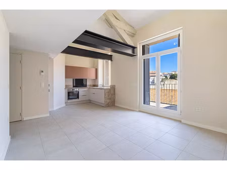 appartement marseille vauban 4 pièce(s) avec dernier étagé avec terrasse 7.44 m²