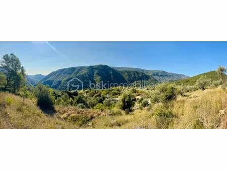 terrain de 2 126 m² à pierrefeu