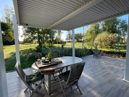 petite maison en parfait état avec grand jardin