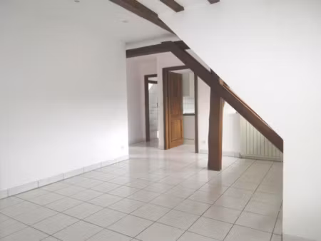 t2 centre avec cave et parkings