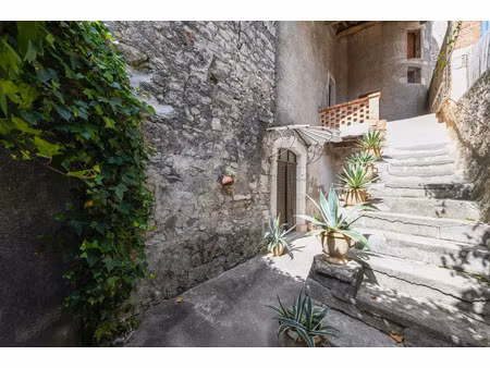 vente maison 5 pièces 110 m² lussan (30580)