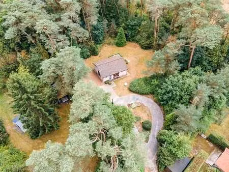 charmant bugalow sur un grand terrain