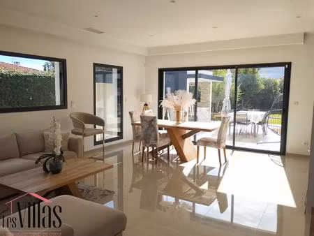 superbe villa contemporaine avec appartement indépendant et piscine