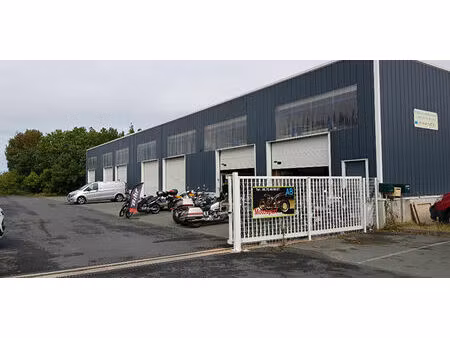 location parking / box 1 pièce  53.00m²  rochefort