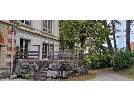 appartement au calme dans un cadre de verdure.!