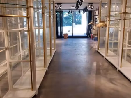 local commercial célony