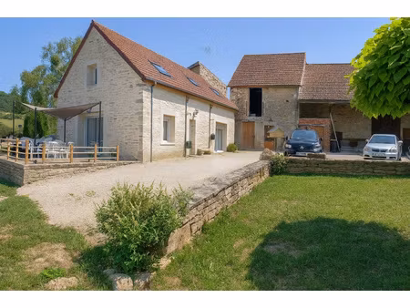 maison ancienne à usage d'habitation entre montbard et venar
