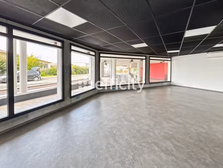 local commercial 2 pièces - 115 m²