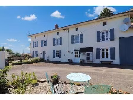 grande propriété attrayante avec grange  immense garage et 1 hectare de terrain attenant