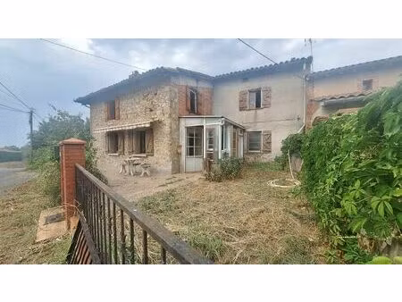 maison en pierre avec dependances et terrain à finir de rénover