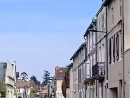 maison ancienne divisée en 4 appartements