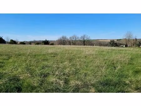 terrain constructible de 2 467 m² à roquecor avec vue dégagée
