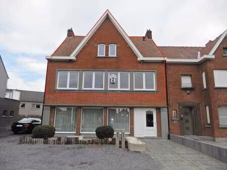 instapklaar appartement te oostrozebeke.