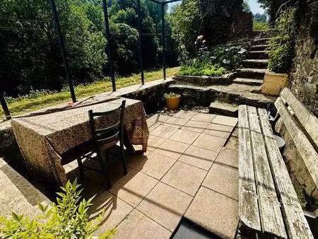 maison de 44 m² avec jardin de 200 m² non attenant.