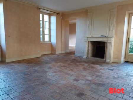 a louer chez blot immobilier - au coeur de chateaugiron - maison 5 ch 200m² - jardin 938m²