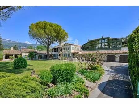 grasse - magnifique propriété de charme avec piscine intérieure et tennis privé