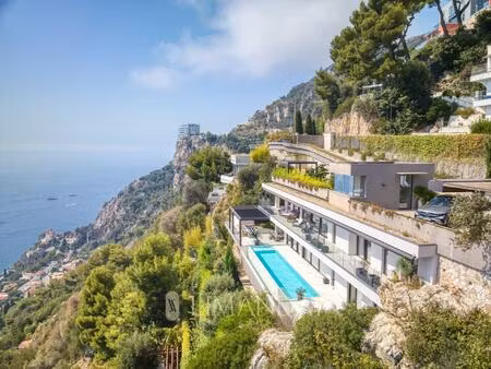 roquebrune cap martin - villa contemporaine 570 m2 terrain 3 780 m2 piscine chauffée...