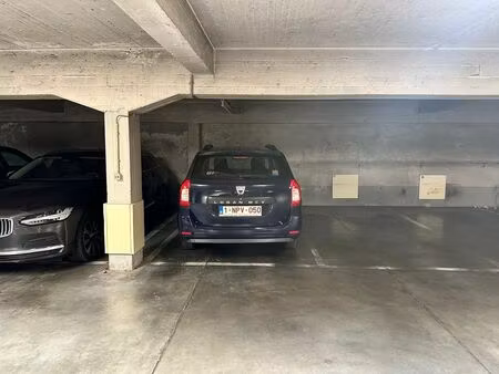 autostaanplaats op de italiëlei te koop!