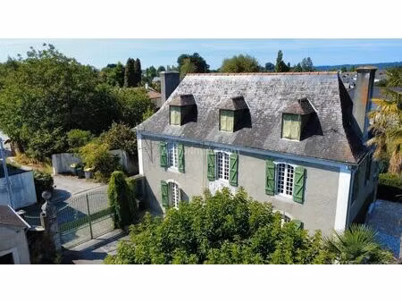 vente maison 6 pièces 241 m2 à lamarque-pontacq