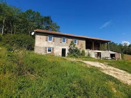 belle batisse a finir de renover avec 2 hectares de terrain a fabas