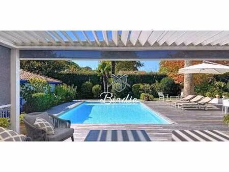 maison avec piscine et terrasse anglet (64)