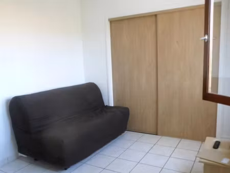 location meublée appartement 1 pièce 20 m² à hyeres (83400)  450 €