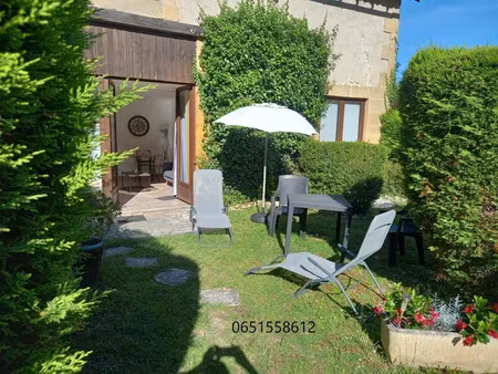 location meublée appartement 1 pièce 24 m² à saint-léon-sur-vézère (24290)  800 €