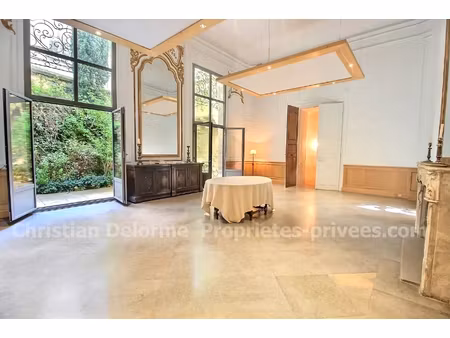 appartement uzes 5 pièce(s) 192 m2 en rez-de-chaussée avec terrasse et jardin