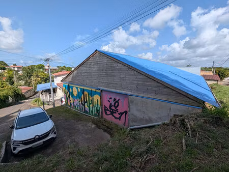 local commercial le lamentin 750 m2