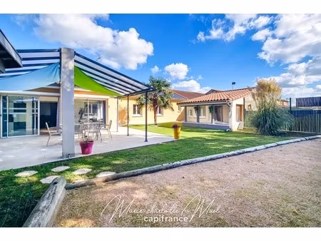 grande maison familiale avec logement indépendant  garages et dépendances