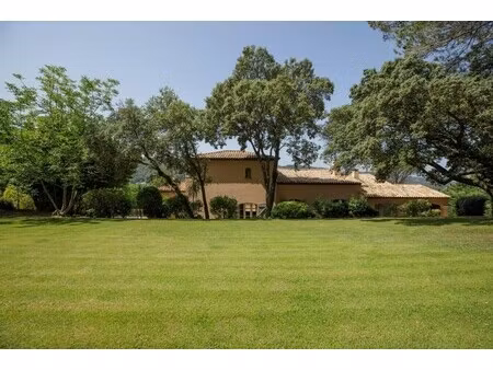 propriété à vendre à simiane-collongue