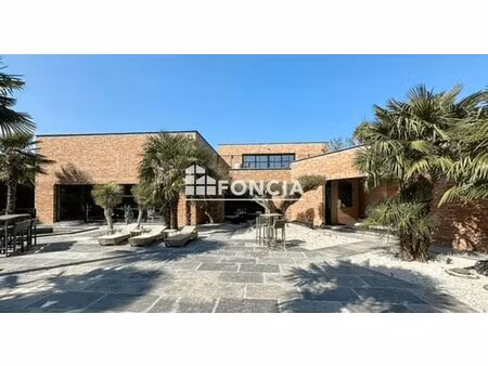 villa de luxe à vendre à lecelles