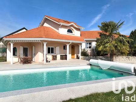 maison traditionnelle à vendre à saint-marcel-bel-accueil