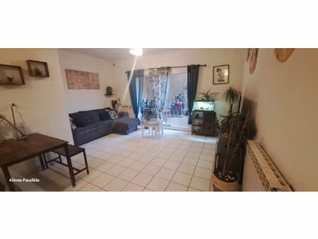 mauves (07)  appartement avec place de parking privative et