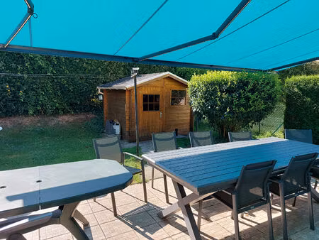 maison jumelée d'un coté gargare 4 chambres à l'étage