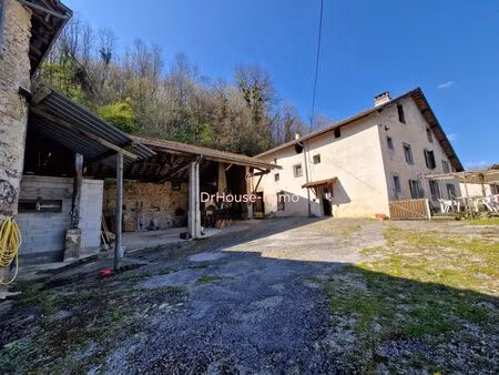 corps de ferme de 7 pièces et dépendances avec un spacieux terrain