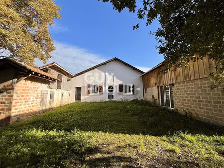 coquette maison de plain-pied  3 chambres  garage et dépendances