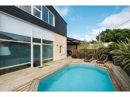 maison contemporaine avec espace bien-être  patio et piscine à buxerolles