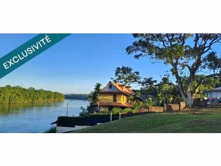 maison t6 traditionnelle guyanaise le long du fleuve